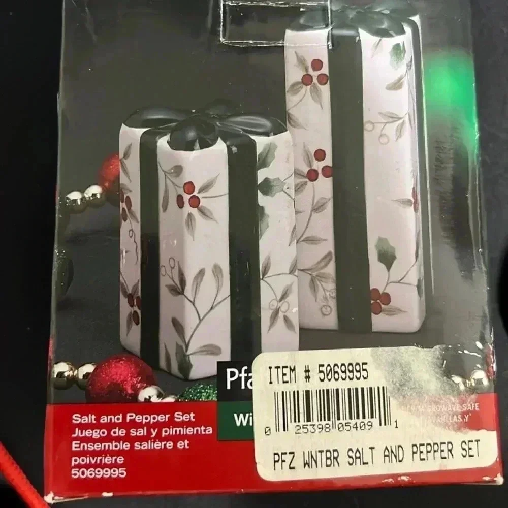 PFALTZGRAFF‎ Winterberry Christmas Present Bow SALT & PEPPER SHAKERS NIB